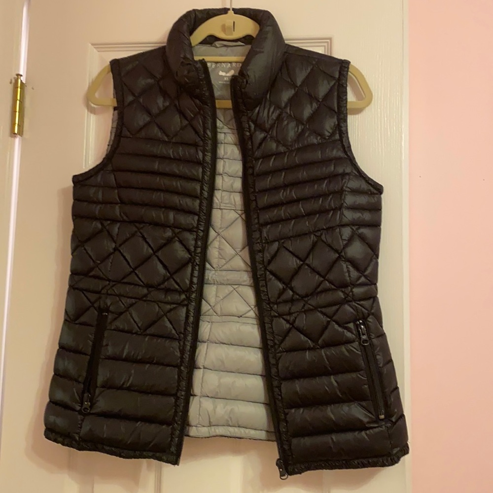 Black puffer vest